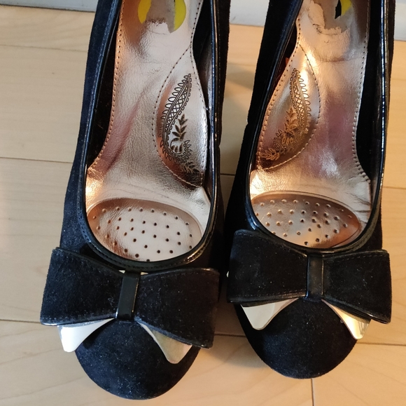 Dress Pumps - Picture 2 of 4